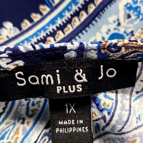 Sami & Jo Light Blue & Navy Blue Top with Criss-Cross Lattice Neckline, Size 1X - Picture 8 of 9